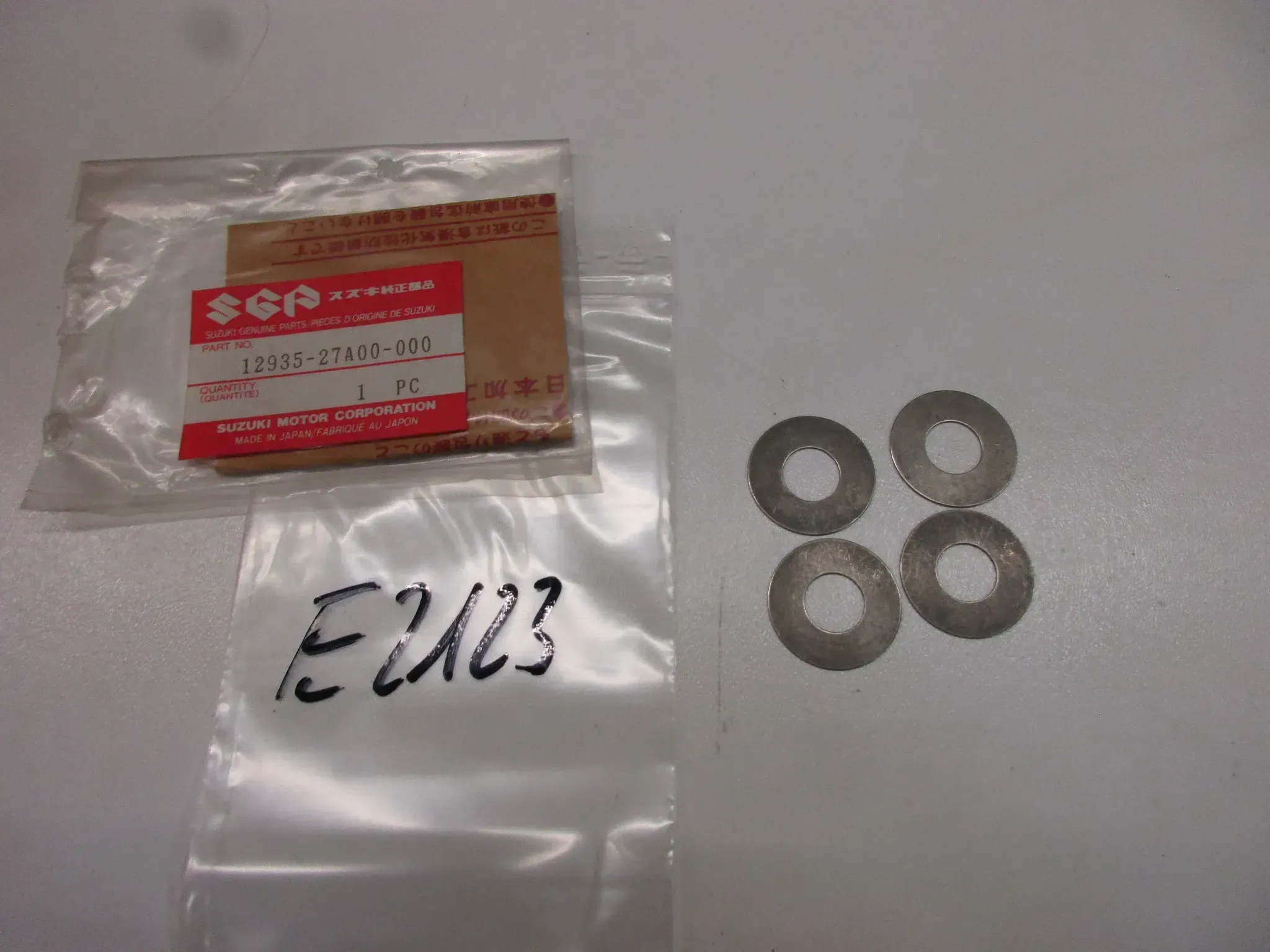 E2123 Suzuki GSF 1200 Bandit Unterlegescheiben Rahmen 12935-27A00 Motor Schraube - Bild 1
