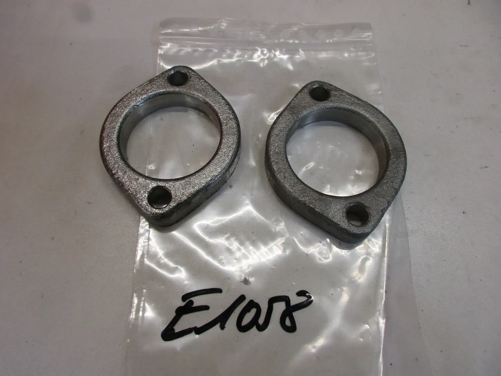 E1058. Suzuki Krümmerschelle Auspuff Flansch 47 mm Halter Auspuffschelle Krümmer - Bild 1