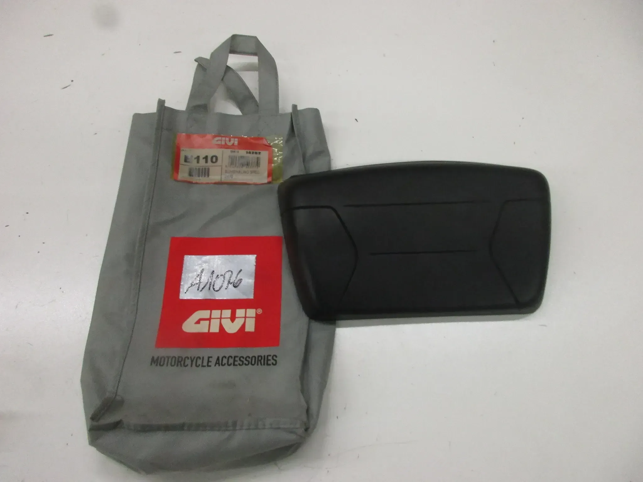 A1076 Givi E110 Rückenpolster Koffer - Bild 1