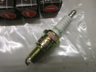 F158 BWW E30 E34 E28 Zündkerzen NGK ZGR5A V-Line 4x Motor - Bild 4