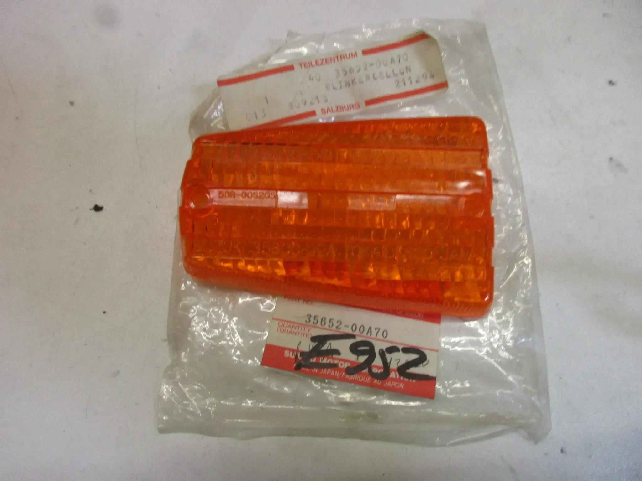 E952. Suzuki GSX 1100_1150 Blinkerglas Ersatzglas 35652-00A70 Blinker vorne - Bild 1