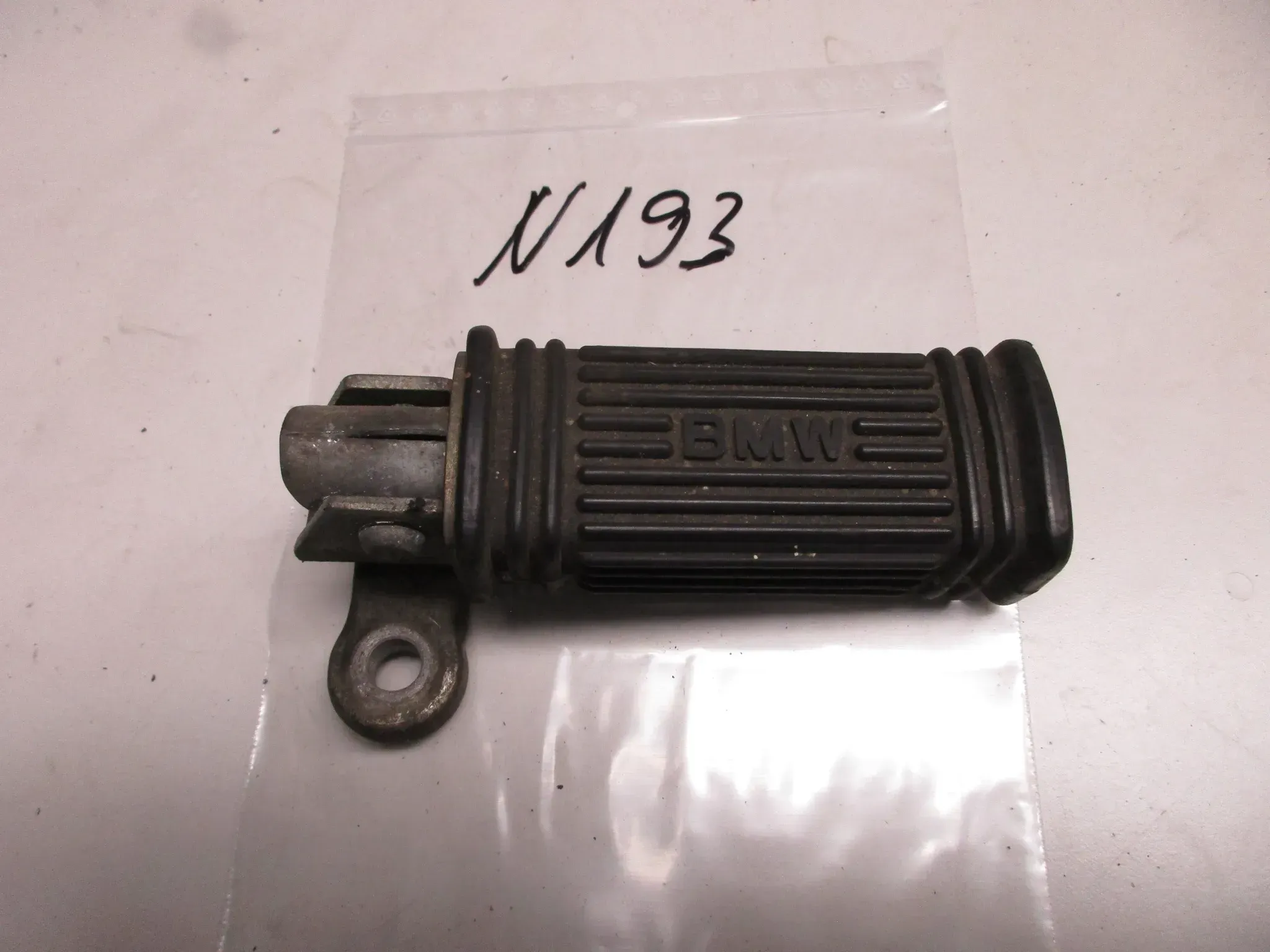 N193 BMW R 80_100 RT Fußraste hinten links Soziusraste footrest - Bild 1