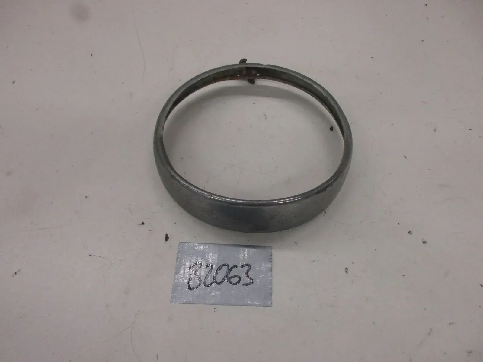 B2063 Kreidler Scheinwerferring Lampenring Hella 180 mm Zierring Scheinwerfer - Bild 1