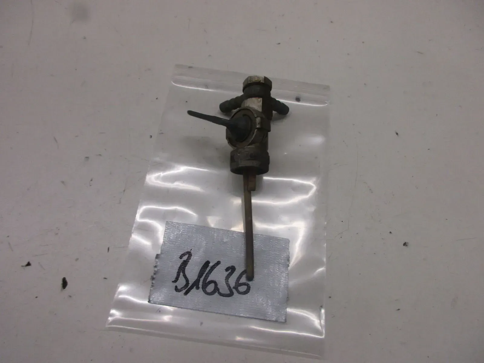 Benzinhahn Kraftstoffhahn B1636 BMW R-Modelle Tankhahn SW24 Benzintank fuel - Bild 1