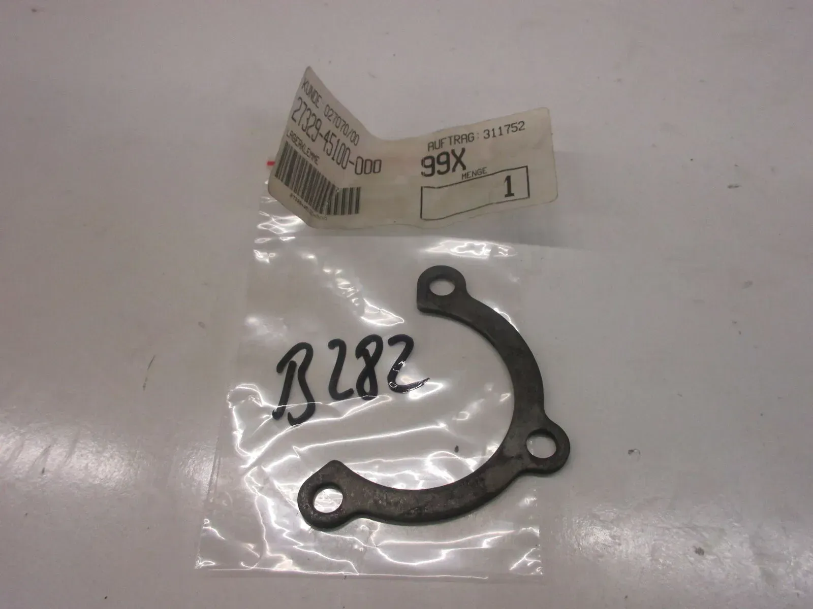 B282. Suzuki VS 1400 VL 1500 Antrieb Halter Lager Klemme Motor 27329-45100 - Bild 1