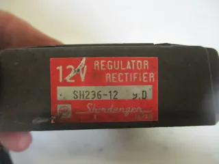 6. Honda CB 900 F_F2 Bol d`Or SC 01 Spannungsregler SH236-12 Lichtmaschine Regle - Bild 2