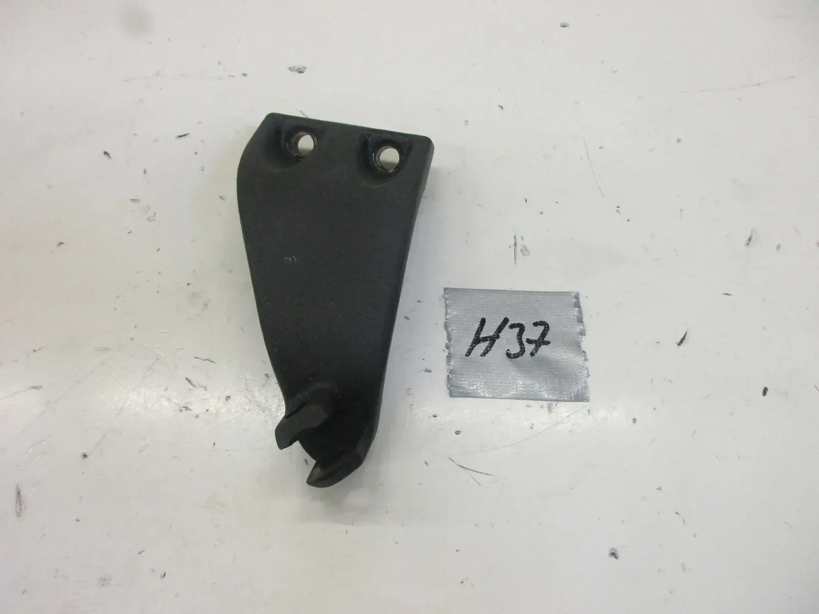 Fußrastenhalter vorne links H37. Harley Davidson Breakout FXDB Fußraste Halter - Bild 1
