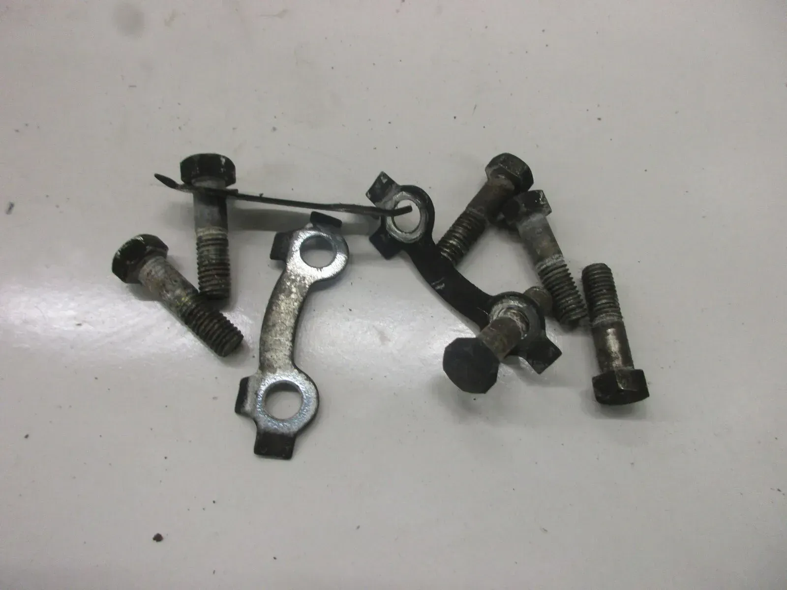 1. Suzuki GT 250 Ram Air Bremsscheibenschrauben M8x35 mm mit Sicherungsbleche Sc - Bild 1