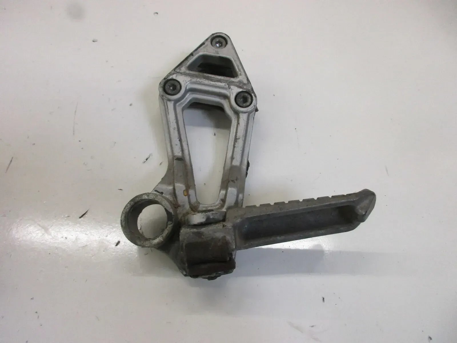 1. Kawasaki ZX-10 Tomcat ZXT 00 B Fußrastenhalter hinten links mit Fußraste - Bild 1