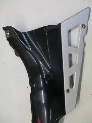 Sitzbankverkleidung hinten Seite 8. Suzuki GSX 600 F GN72B rechts Verkleidung Si - Bild 2