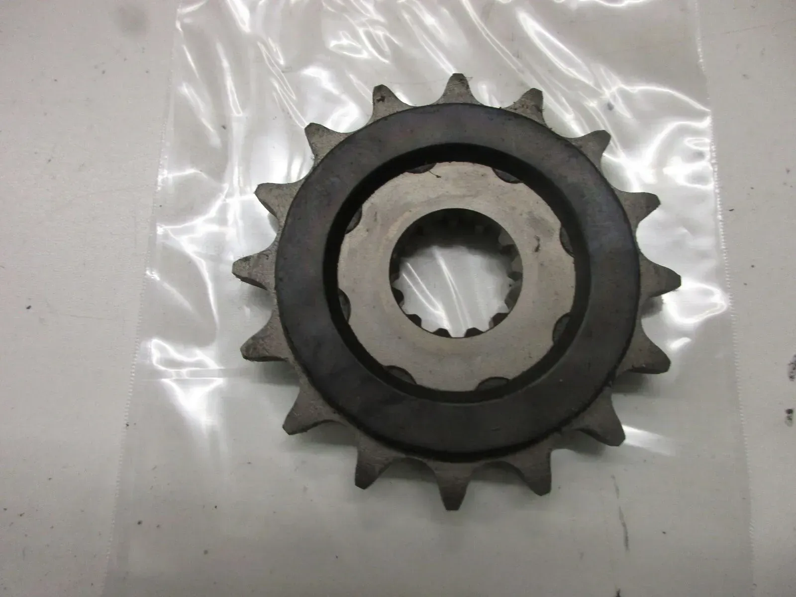 Ritzel vorne Triumph Daytona 675 Zahnrad 16T Antrieb sprocket 182 - Bild 1
