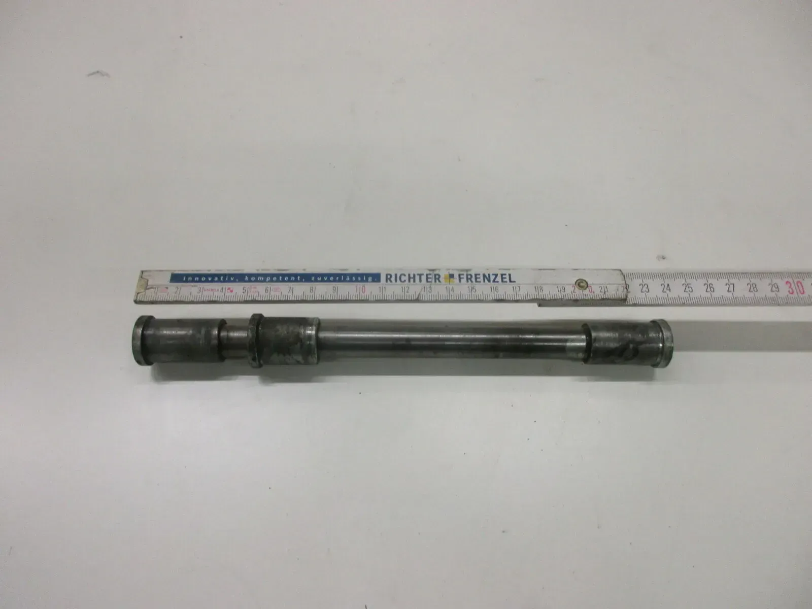 2. Kawasaki GPZ 600 R ZX600A Steckachse vorne 15mm Achse Vorderrad Felge axle - Bild 1