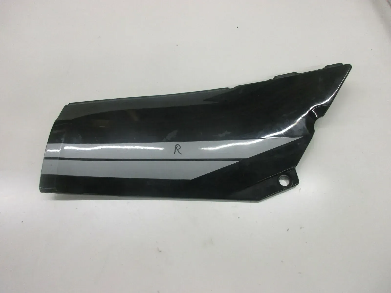 1. Kawasaki GPX 600 R ZX600A Verkleidung rechts Seitendeckel Sitzbank Seite - Bild 1