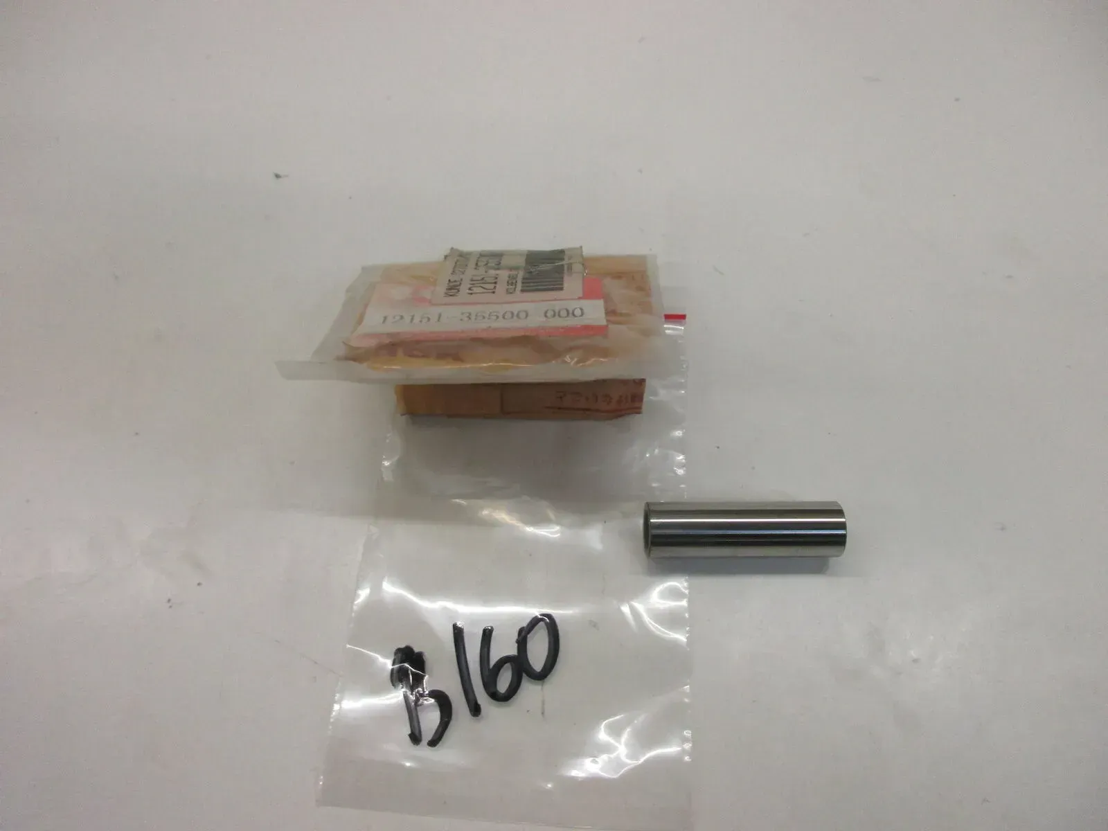 B160. Suzuki GSX-R GSF GSX Kolbenbolzen Kolben Kolbenstift Motor 12155-35500 - Bild 1