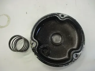 12. Suzuki GS 500 E GM51B Ölfilterdeckel mit Feder Motordeckel unten Öldeckel - Bild 3