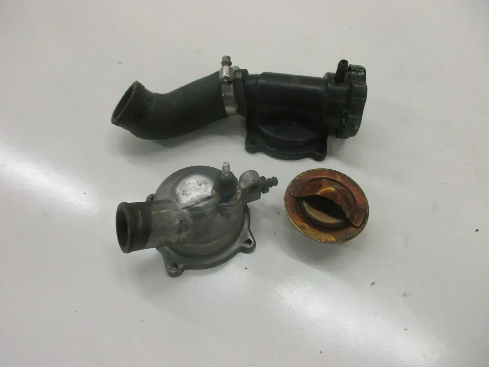 Kawasaki ZZR 600 E ZX600F Thermostat mit Thermostatgehäuse Motorkühlung Fühler - Bild 1
