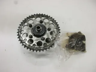 Kettenradträger mit Ruckdämpfer 5. Suzuki GSX 600 F GN 72 B  Felge ANtriebsgummi - Bild 1