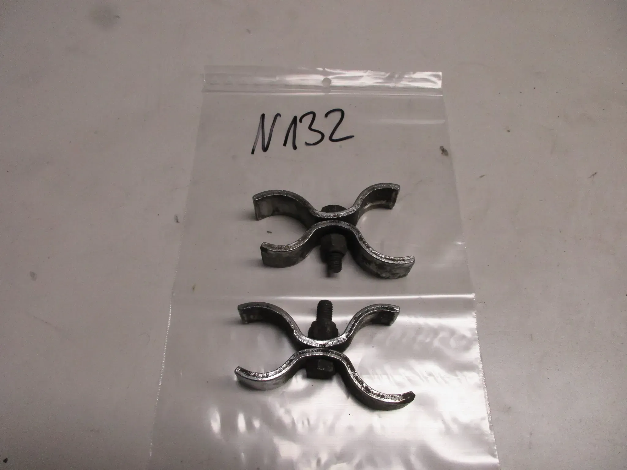 N132 BMW R80 R100 Halter Rahmen Befestigung Aufnahme Klammer Bügel - Bild 1
