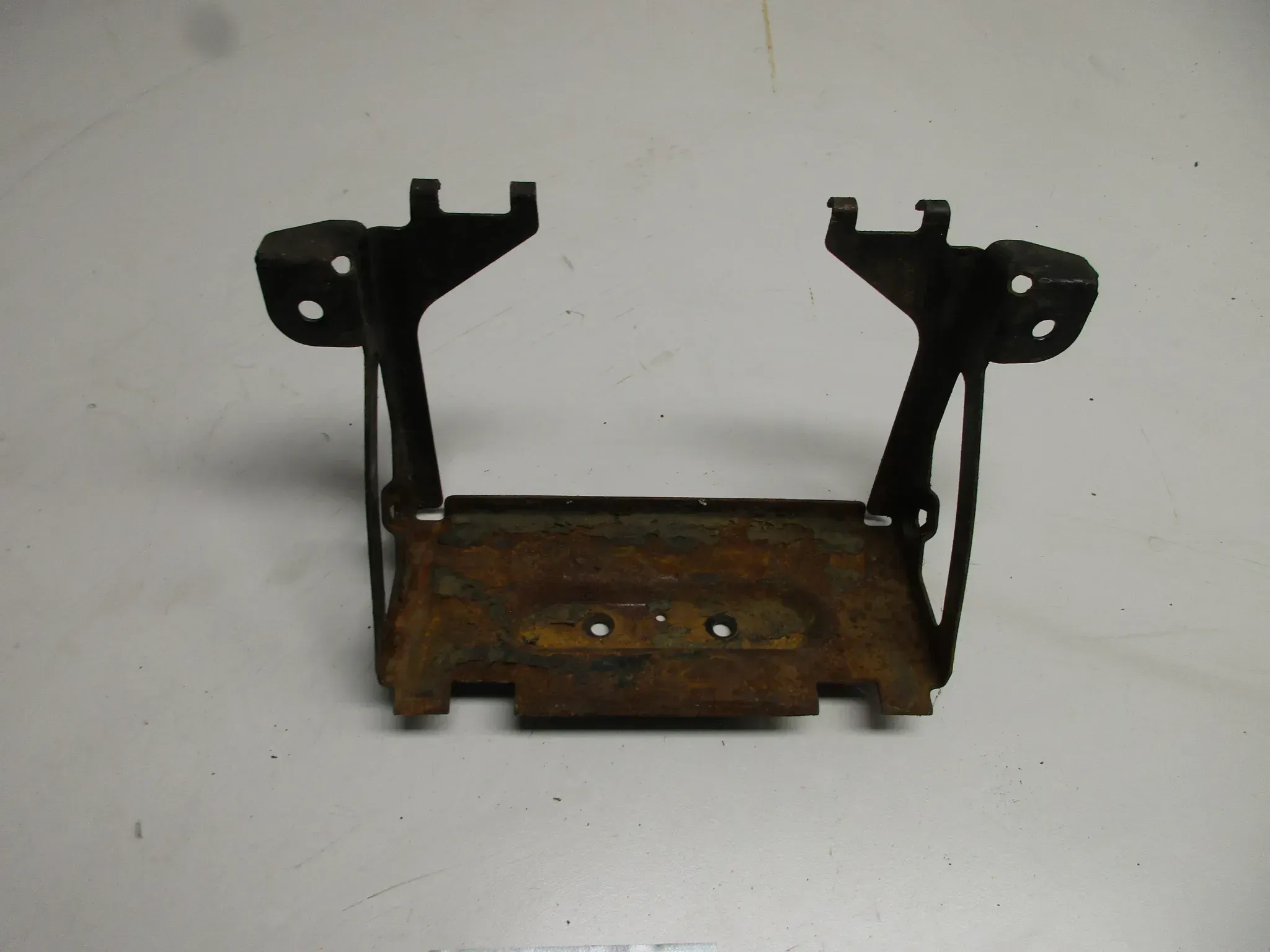 N146 BMW R 80 RT Batteriefach Batteriekasten Halter Rahmen - Bild 1