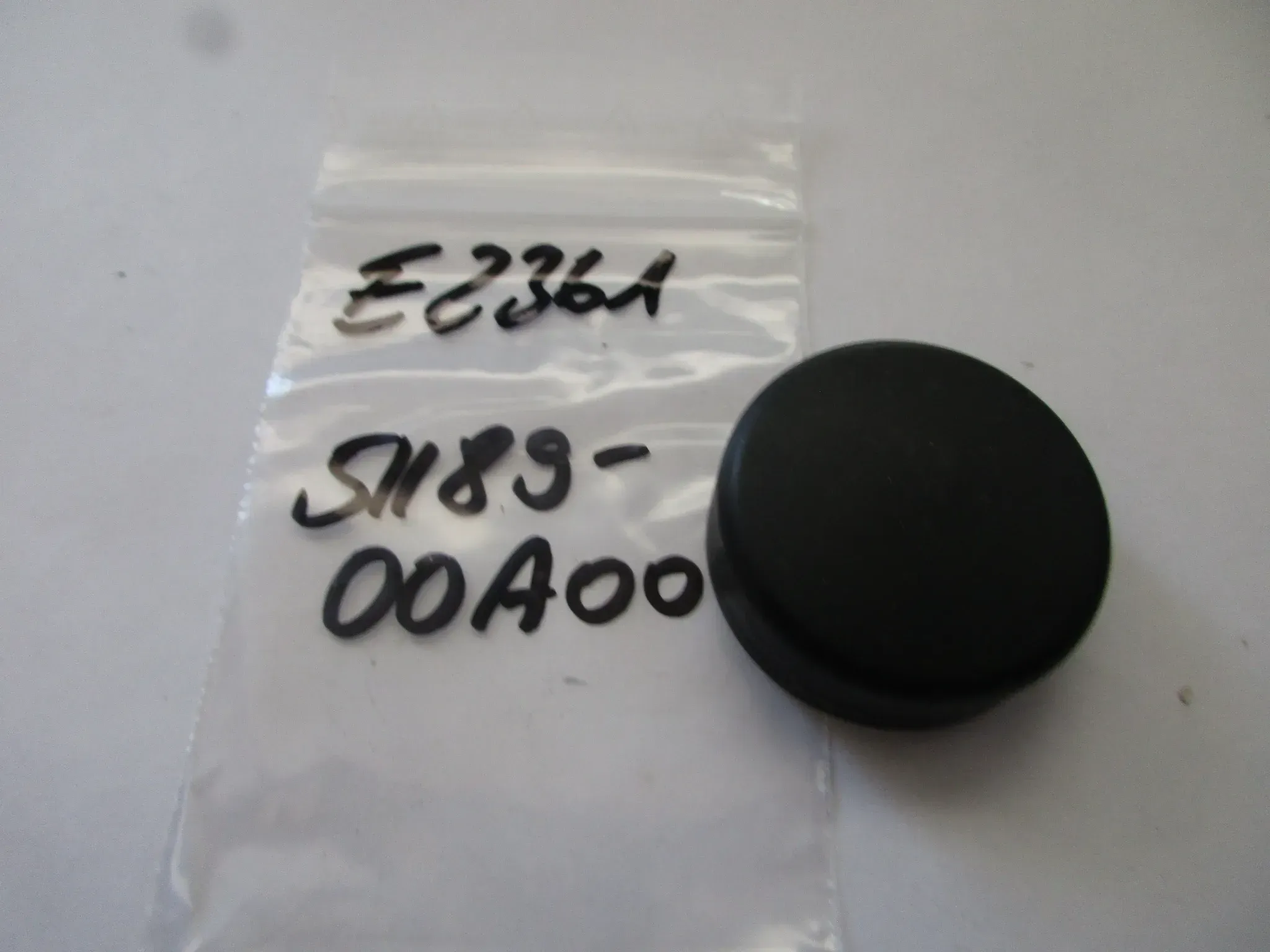 E2361 Suzuki GSX-R 750 Kappe Standohr 51189-00A00 Abdeckung Deckel - Bild 1