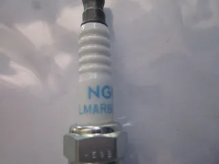 R1896 NGK LMAR8EI-7 Piaggio Medley 125 Zündkerze Motor - Bild 3