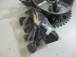 2. SUZUKI DR 800 S BIG SR43B Kettenradträger mit Ruckdämpfer Anfahrgummi Gummi - Bild 3