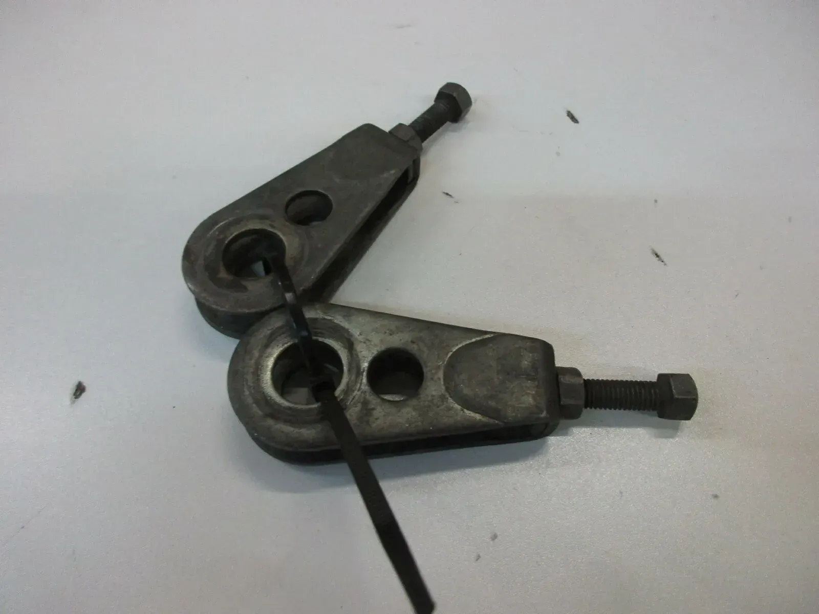 O. Suzuki GS 400 E Bj.80 Kettenspanner rechts links Antriebskette Kette Spanner - Bild 1