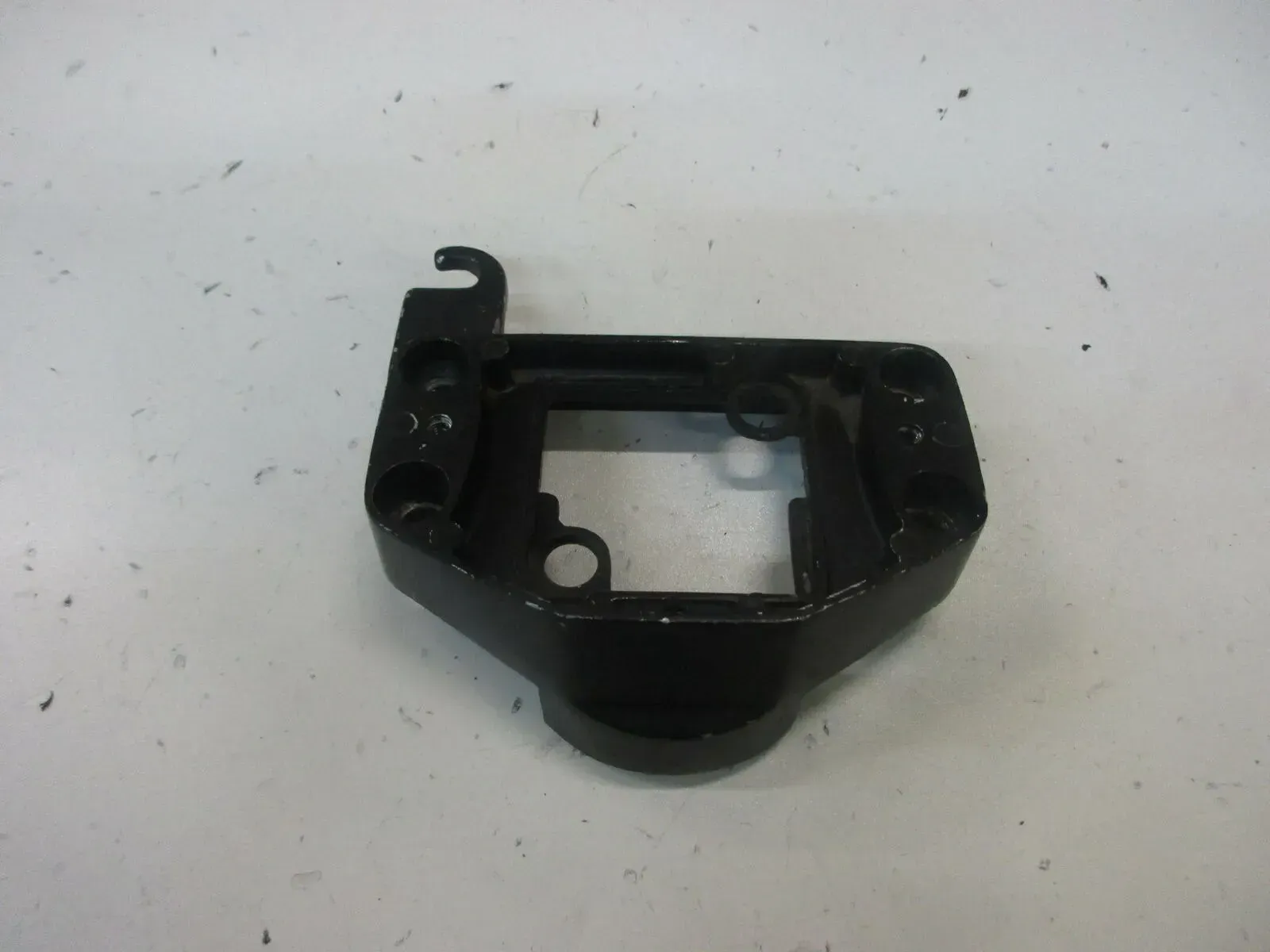 O1. Honda CB 650 RC 03 Sicherungskastengehäuse Lenkerklemme Sicherungskasten - Bild 1