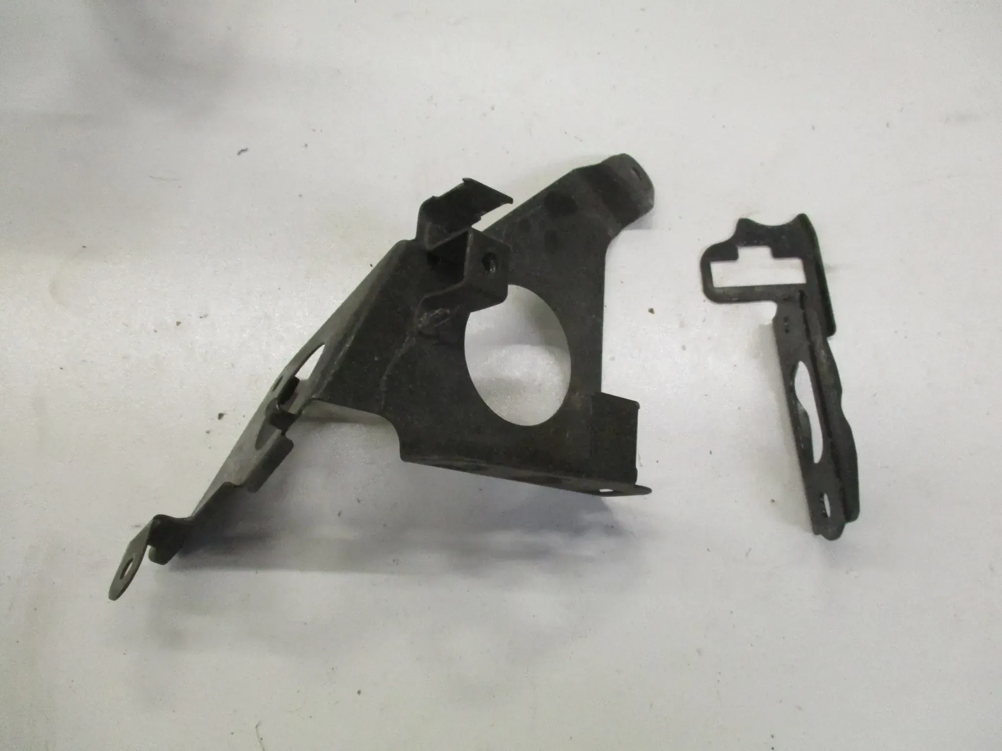 3. Honda GL 1100 SC02 Goldwing Relaishalter Elektrik Halter Blech Winkel - Bild 1