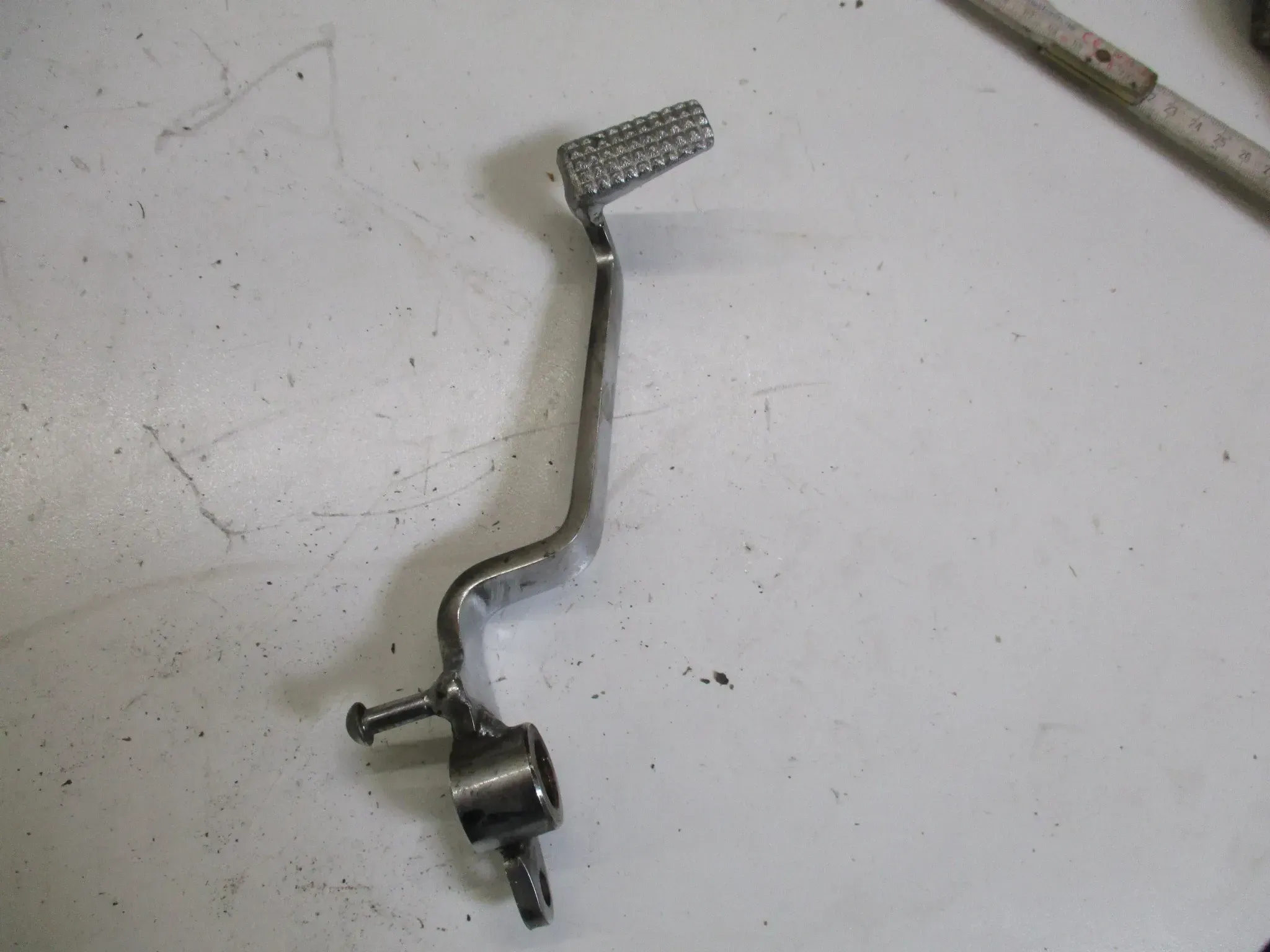 3. Kawasaki ZR-7 S ZR750F Bremspedal Fußbremspedal rechts unten brake pedal - Bild 1