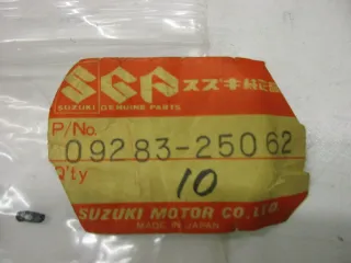 A146. Suzuki GS 425 E GSX 400 Dichtung Kurbelwelle Motor Simmerring 09283-25062 - Bild 3