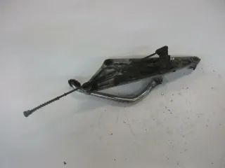 O1. Honda CB 650 RC 03 Fußrastenhalter rechts mit Bremspedal Fußraste hinten * - Bild 3