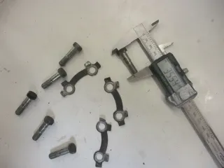 3. Suzuki GS 550 E Bremsscheibenschrauben M8x36 mm Schrauben hinten Bremsscheibe - Bild 3