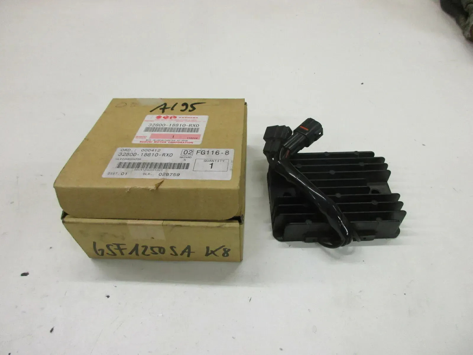 A195. Suzuki GSX 650_750 F Spannungsregler Lichtmaschine Regler 32800-18810-RXO - Bild 1