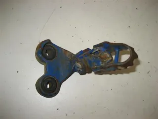 SUZUKI DR 350 S SK42B FUßRASTE VORNE LINKS MIT FUßRASTENHALTER BLAU - Bild 2