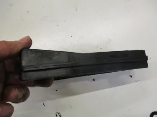 1. Yamaha TDR 125 5AN Bj97 Kettenschleifer Schutz Schwinge - Bild 3