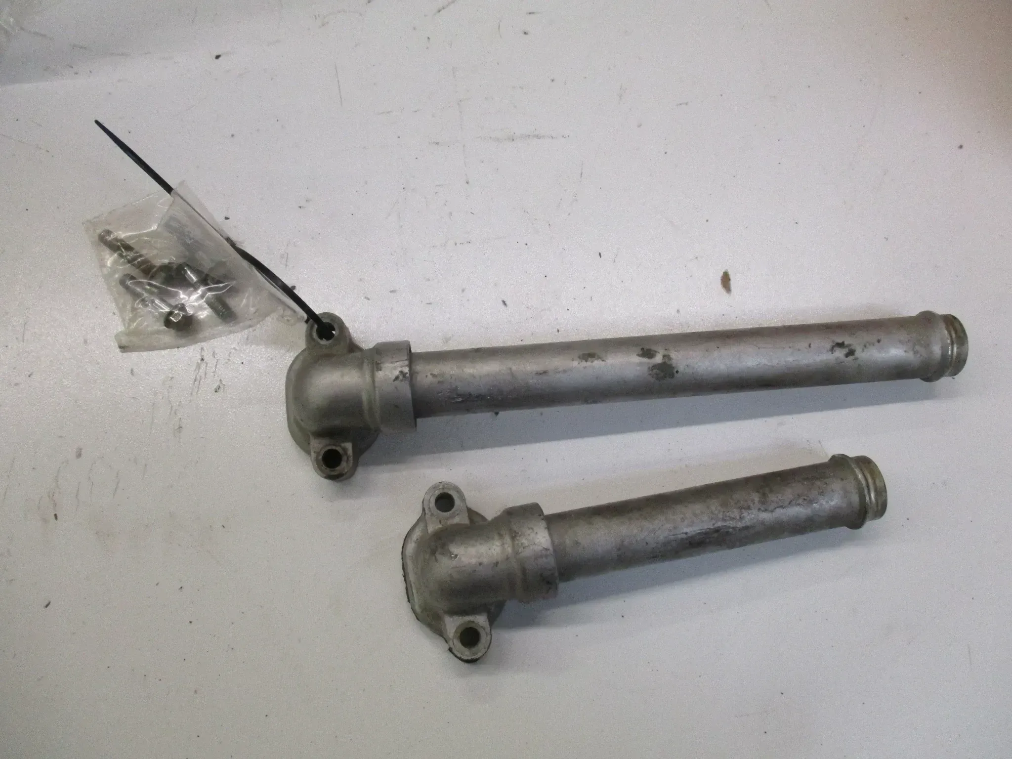 4. Honda Gl 1100 DX Goldwing Kühlerrohr Thermostat Anschluß - Bild 1