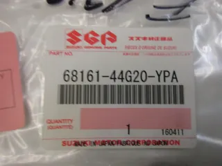 E1919. Suzuki GSR 600 Aufkleber Dekor 68161-44G20-YPA Sitzbank Emblem Schriftzug - Bild 4