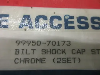 E1906. Suzuki VZ 800 Marauder Abdeckung Chromkappen 99950-70173 Steckachse Deckel Kappe Blende - Bild 4