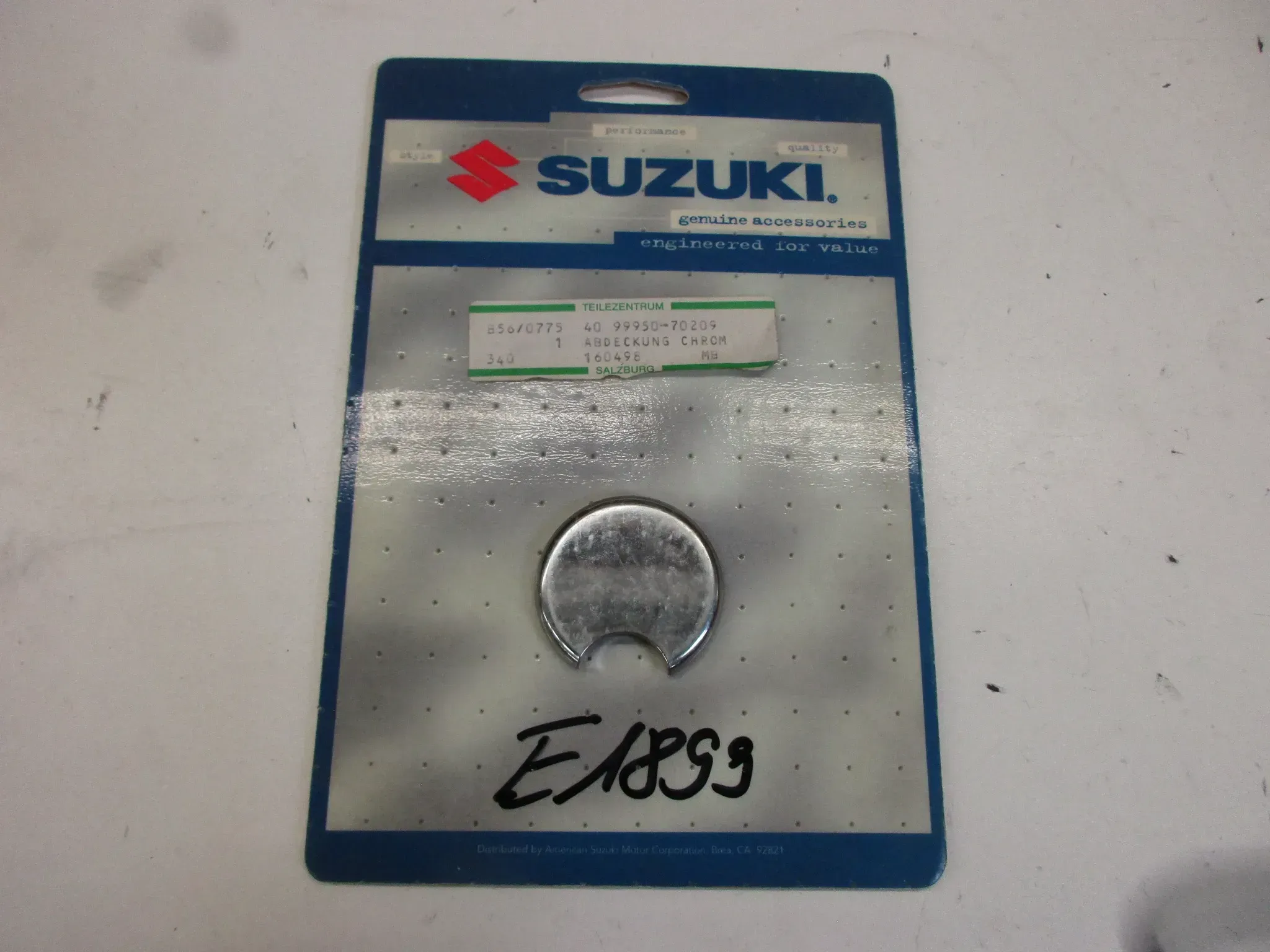 E1899. Suzuki VL 1500 LC Abdeckung Bremssattel 99950-70209 hinten Deckel Blende - Bild 1