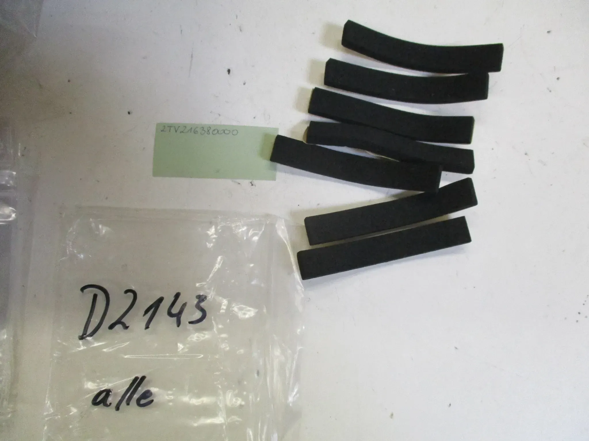 D2143 Yamaha TDM 850 Gummi ET 12TV-21638-00 Dichtung Dichtband Vibrationsdämpfer rubber - Bild 1