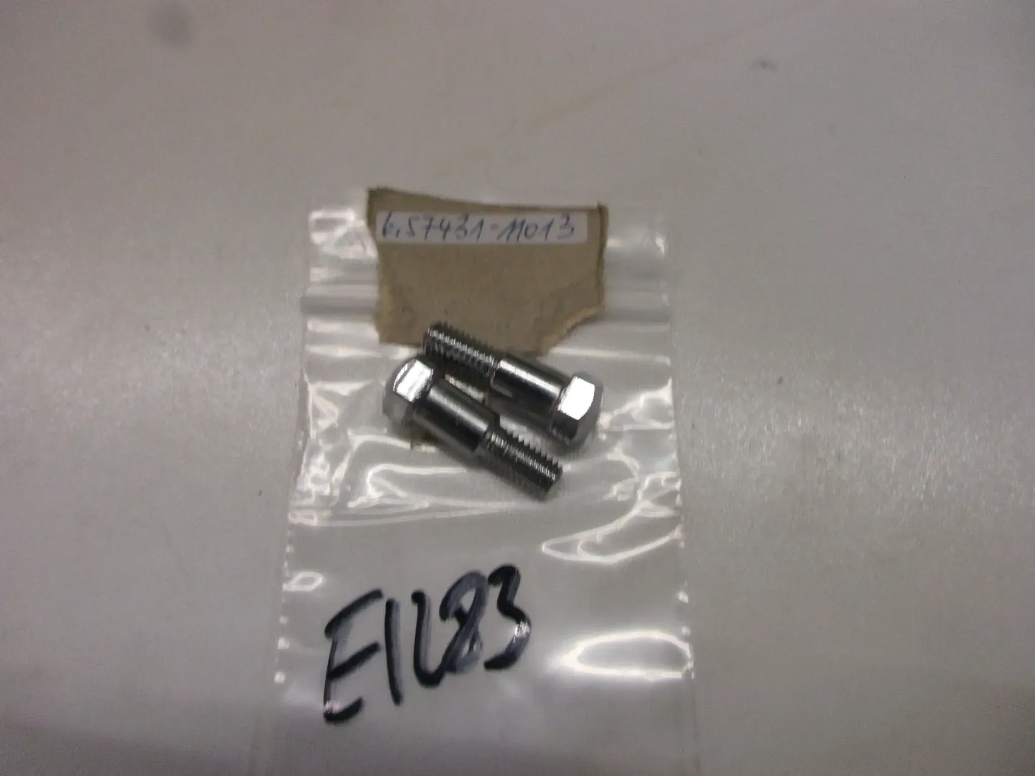 E1283 Suzuki GT 500_550 Schrauben Lenker 57431-11013 Bolzen Stift Lenkerschalter - Bild 1