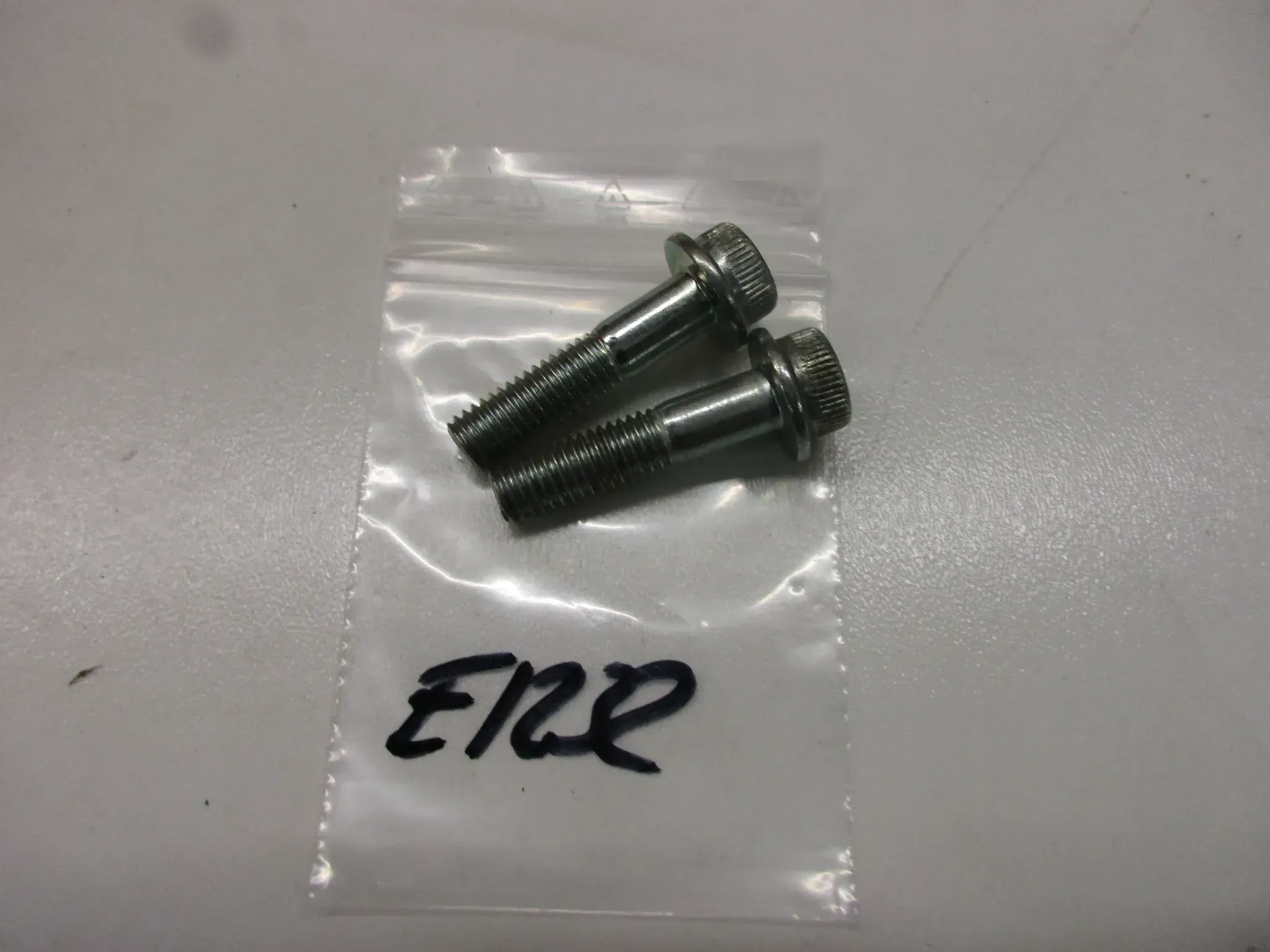 E1232 Suzuki Schrauben Bolzen M8 mm Rahmen Halter Befestigung Träger bolt screw - Bild 1