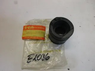 E1036. Suzuki GT 380 Ansaugstutzen Gummistutzen 13111-33100 Vergaser Vergaserstutzen - Bild 1