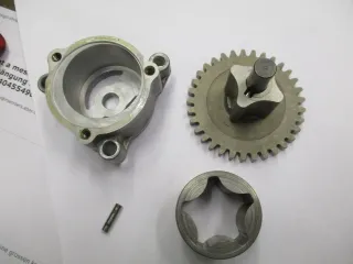 O1. Suzuki GS 650 G Katana Ölpumpe Motorölpumpe Schmierstoffpumpe oil pump - Bild 4