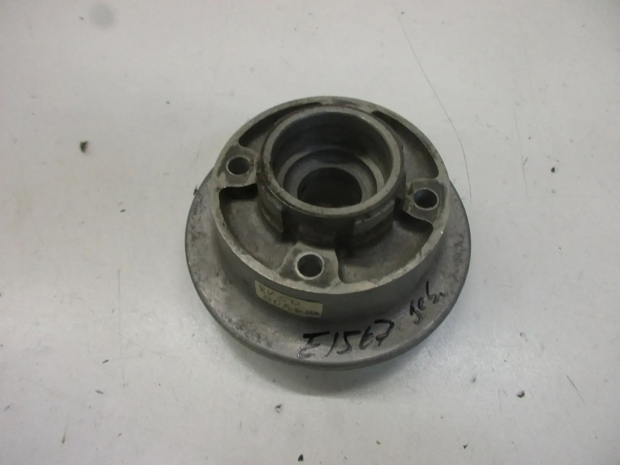 E1567. Suzuki RV 50 Kettenradträger Kettenrad Felge Radnabe Aufnahme Zahnrad - Bild 1