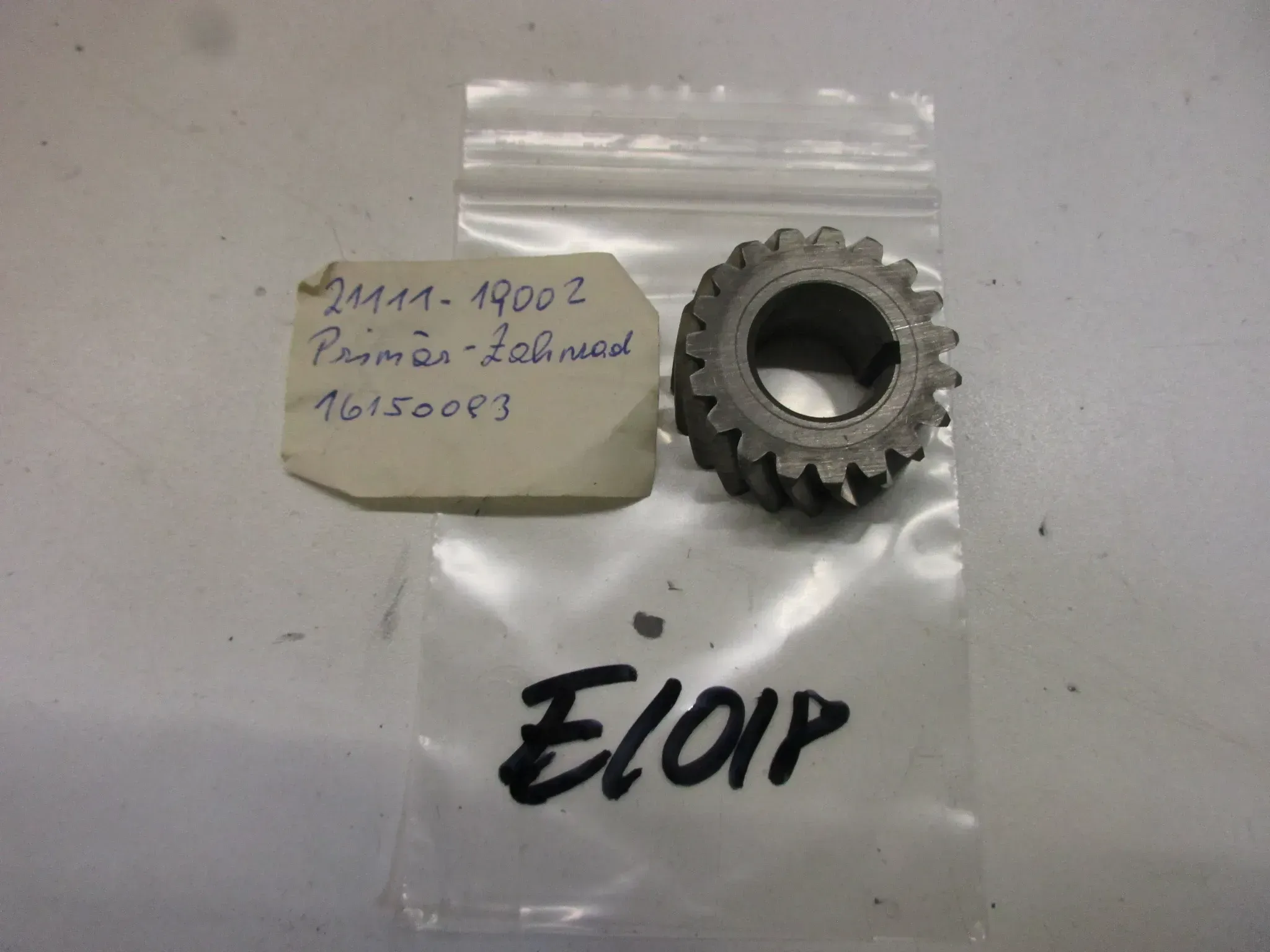 E1018. Suzuki RV 50 Primärzahnrad Getriebe 21111-19002 Motor Antrieb Ritzel Zahnrad - Bild 1