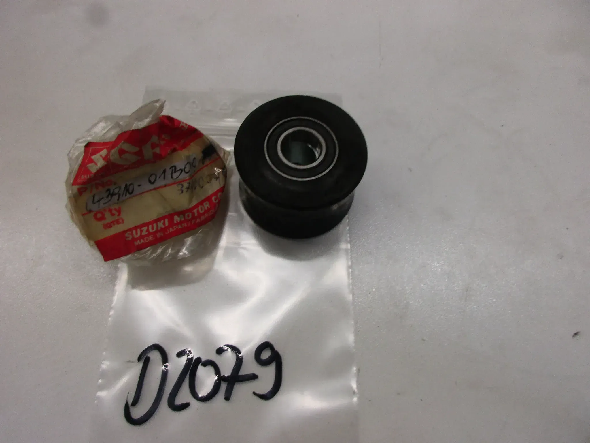 E2079 Suzuki RM 125_500 Kettenspannerrolle Kette 43910-01B00 Führung Roller - Bild 1