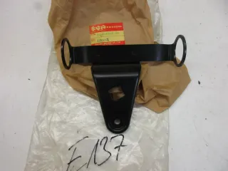 E137. Suzuki GS 750 GS 750 E Scheinwerferhalter Lampenhalter 51540-45000-291 links Träger - Bild 3