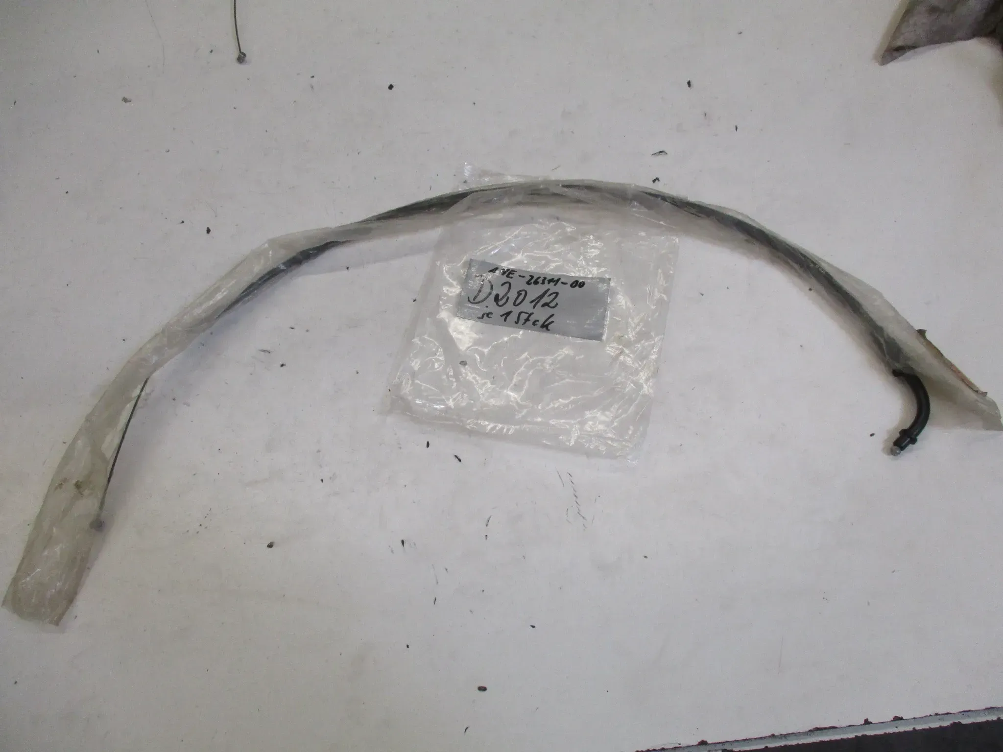 D2012 Yamaha FZ 750 ET 1AE-26311-00 Gaszug 1 Bowdenzug Gasseil throttle - Bild 1